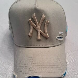 New Era Cream blue 9FORTY Cap adjustable destroyed Yankees NY excellent